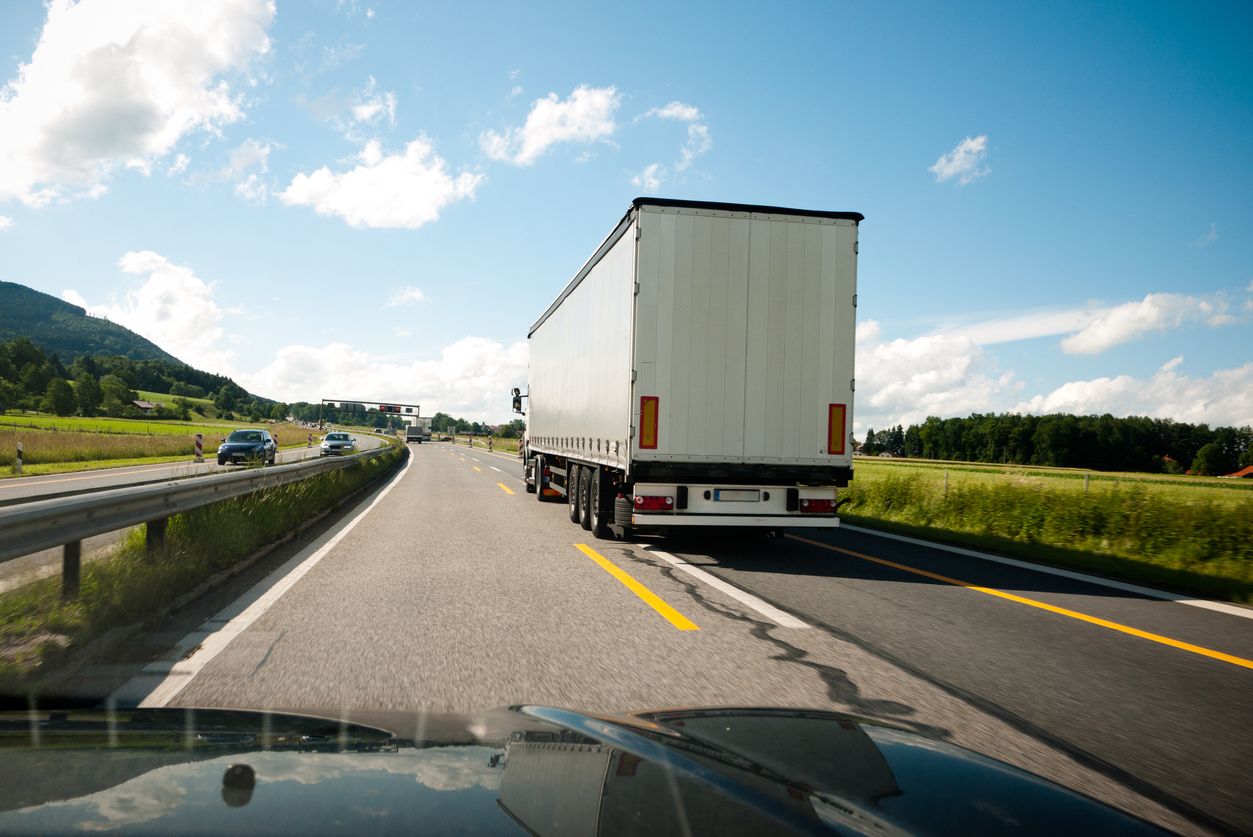 how-to-drive-safely-around-trucks